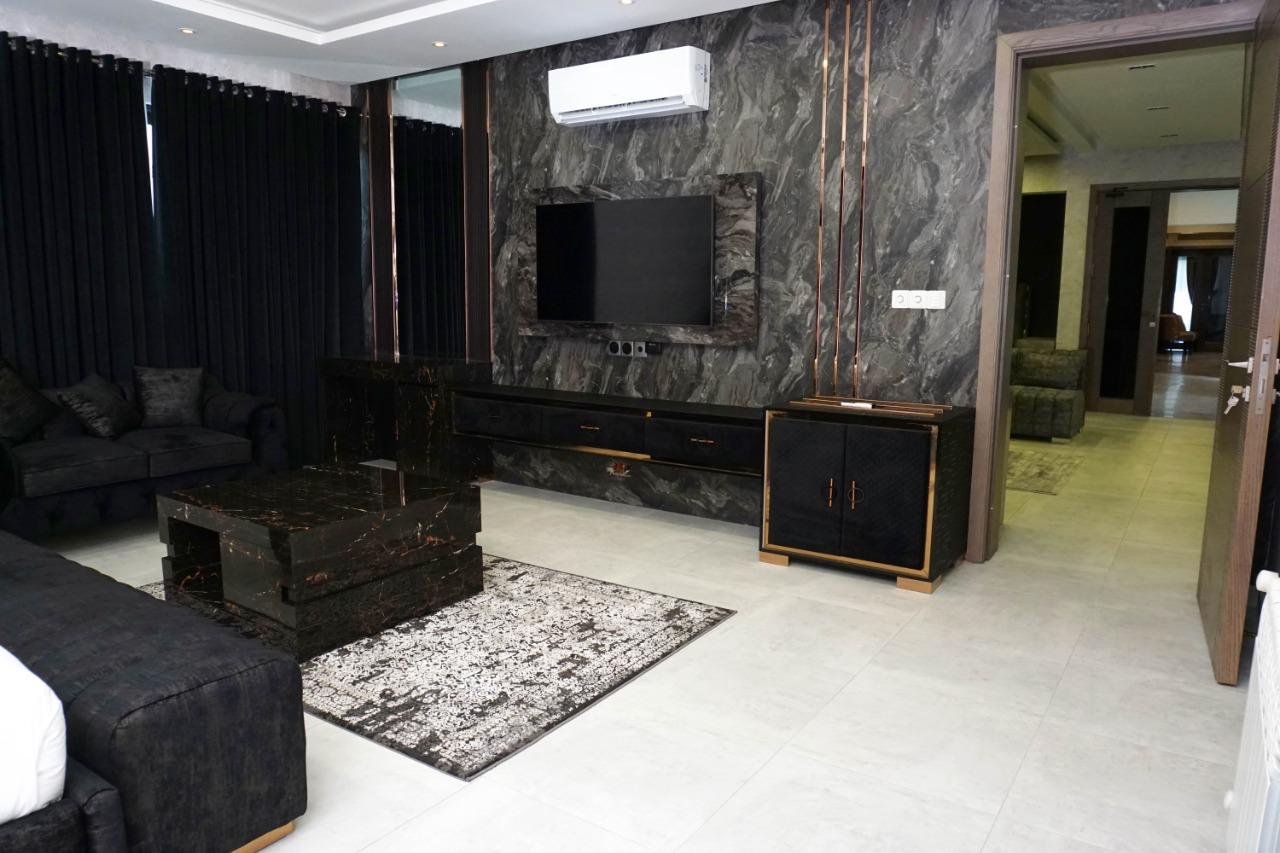 Suite 9